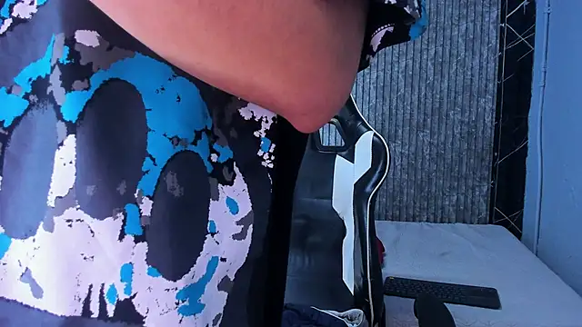 Snapshot of Mike_0233_ chatting on October 17, 5:32 am Mike 0233 online show from October 17, 5:32 am