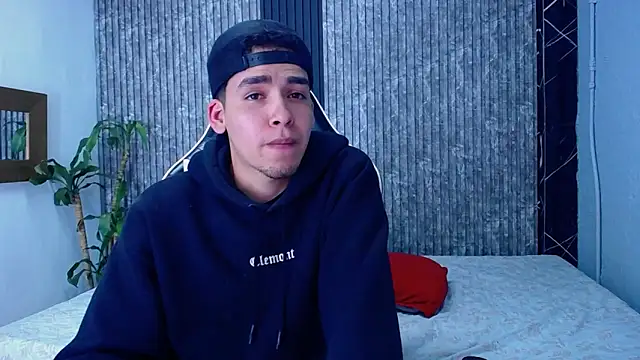 Snapshot of Mike_0233_ chatting on October 18, 4:15 am Mike 0233 online show from October 18, 4:15 am