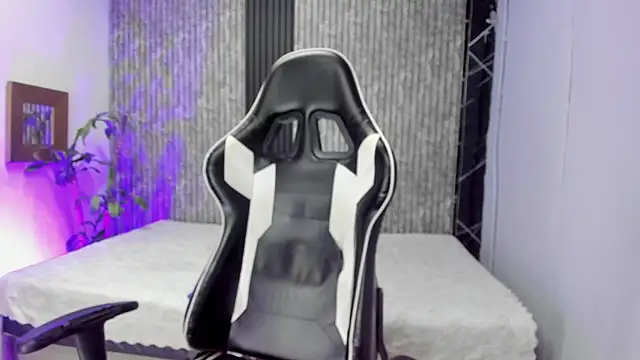 Snapshot of Mike_0233_ chatting on November 7, 4:12 am Mike 0233 online show from November 7, 4:12 am