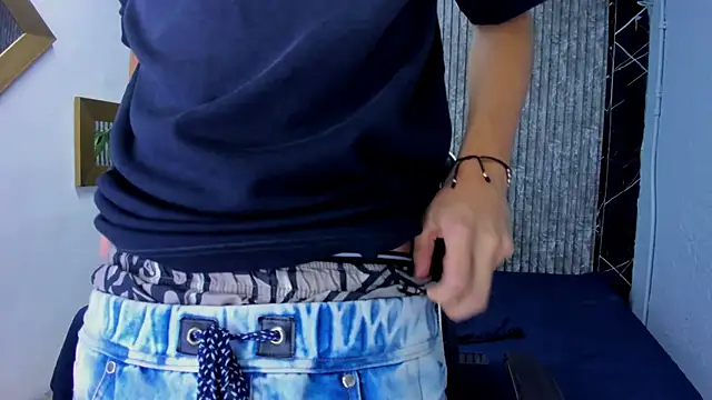 Snapshot of Mike_0233_ chatting on November 13, 5:28 am Mike 0233 online show from November 13, 5:28 am