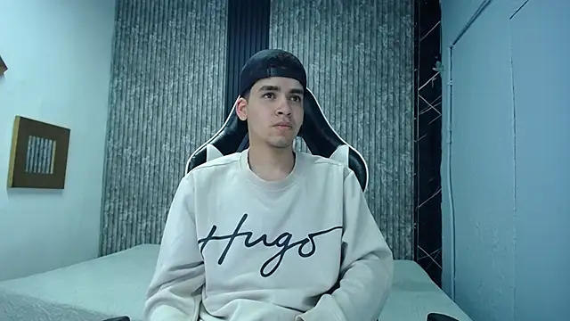 Snapshot of Mike_0233_ chatting on November 22, 4:11 am Mike 0233 online show from November 22, 4:11 am