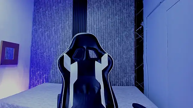 Snapshot of Mike_0233_ chatting on November 25, 4:45 am Mike 0233 online show from November 25, 4:45 am