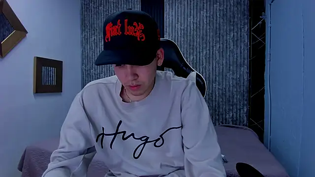 Snapshot of Mike_0233_ chatting on November 26, 4:35 am Mike 0233 online show from November 26, 4:35 am