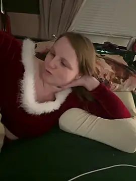 Snapshot of GingerSnap33 chatting on December 19, 3:29 am GingerSnap33 online show from December 19, 3:29 am