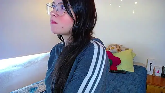 juli05star20 online show from February 2, 3:17 pm