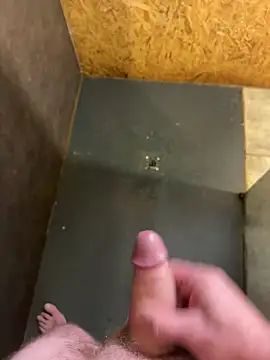 Snapshot of thestringer chatting on October 16, 2:18 pm thestringer online show from October 16, 2:18 pm