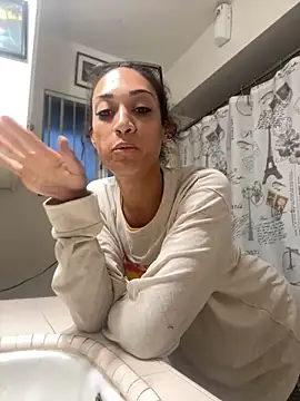 Snapshot of starrynikki chatting on February 4, 1:34 am starrynikki online show from February 4, 1:34 am