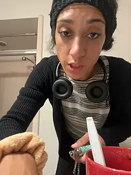 Snapshot of starrynikki chatting on February 7, 3:45 am starrynikki online show from February 7, 3:45 am