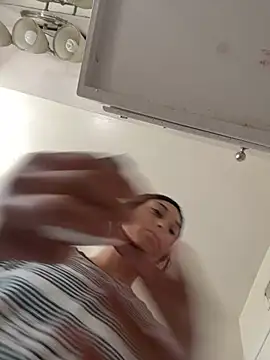 Snapshot of starrynikki chatting on February 10, 5:09 pm starrynikki online show from February 10, 5:09 pm