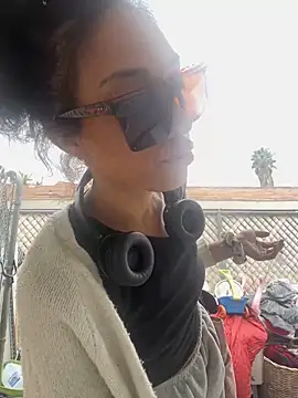 Snapshot of starrynikki chatting on February 11, 7:05 pm starrynikki online show from February 11, 7:05 pm