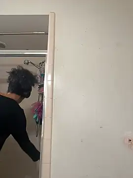 Snapshot of starrynikki chatting on February 16, 3:16 pm starrynikki online show from February 16, 3:16 pm