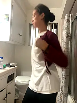 Snapshot of starrynikki chatting on October 1, 1:28 pm starrynikki online show from October 1, 1:28 pm