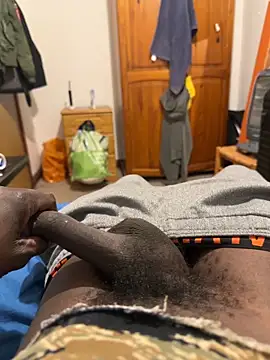 Snapshot of bigblackdick8inc chatting on December 1, 3:55 am bigblackdick8inc online show from December 1, 3:55 am