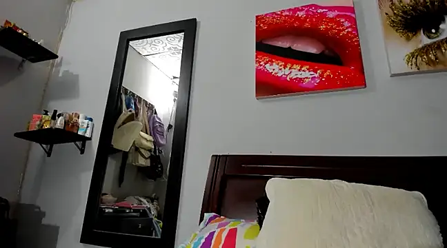 Snapshot of aleziiacam chatting on December 24, 4:33 am aleziiacam online show from December 24, 4:33 am