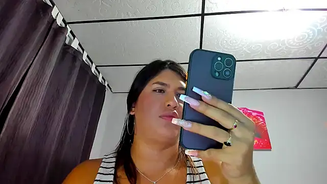 Snapshot of aleziiacam chatting on September 16, 5:19 am aleziiacam online show from September 16, 5:19 am