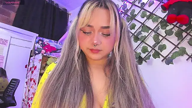 Snapshot of Pucaa_ chatting on January 4, 12:48 am Pucaa online show from January 4, 12:48 am