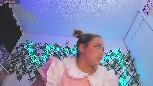 Snapshot of Pucaa_ chatting on January 11, 1:06 am Pucaa online show from January 11, 1:06 am