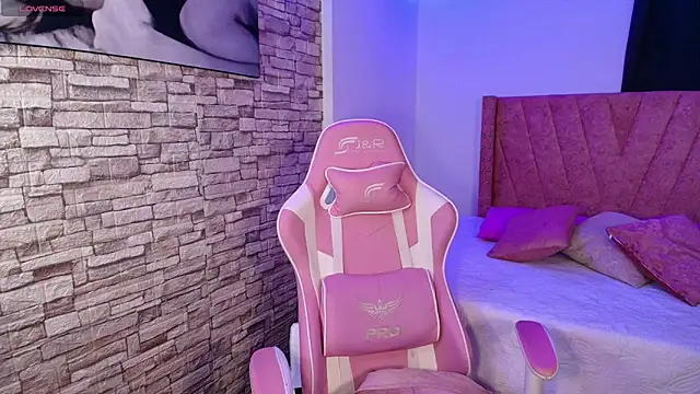 Snapshot of RachelStein chatting on October 10, 8:13 am RachelStein online show from October 10, 8:13 am