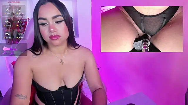Snapshot of Alice_Roys chatting on June 9, 9:04 pm Alice Roys online show from June 9, 9:04 pm