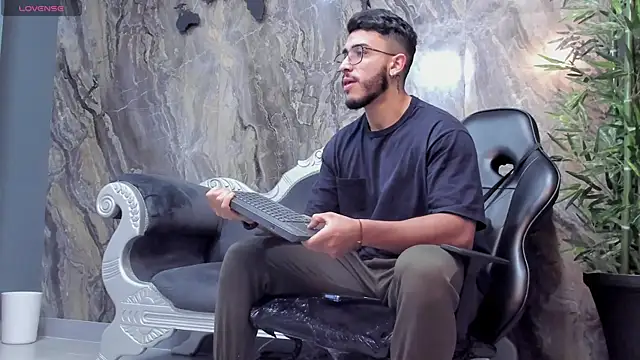 Liam Kleiin online show from January 13, 11:30 am