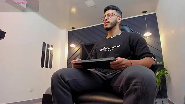 Liam Kleiin online show from October 23, 11:20 am