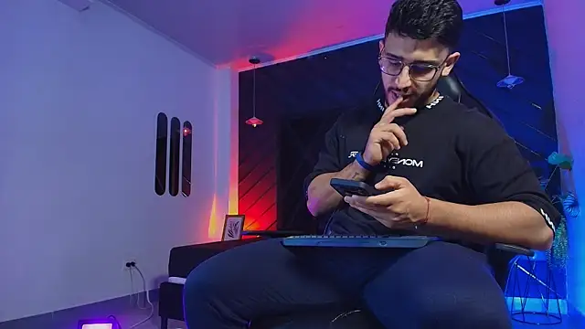 Liam Kleiin online show from April 8, 11:32 am