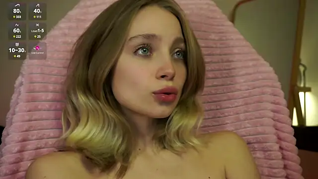 Snapshot of _LISA_BABYMETAL_ chatting on December 13, 7:21 pm  LISA BABYMETAL  online show from December 13, 7:21 pm