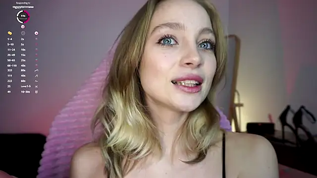 Snapshot of _LISA_BABYMETAL_ chatting on December 15, 11:45 am  LISA BABYMETAL  online show from December 15, 11:45 am