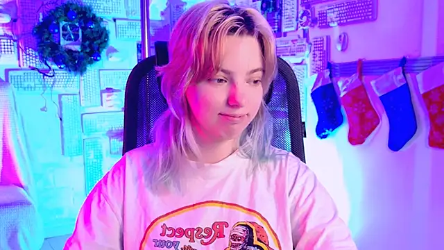 Snapshot of RocKStone_ chatting on December 20, 8:21 am RocKStone online show from December 20, 8:21 am