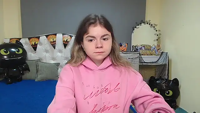 Snapshot of TinaRedly chatting on October 31, 6:47 am TinaRedly online show from October 31, 6:47 am