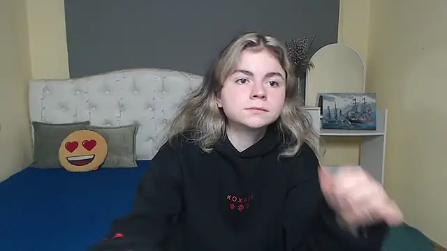 Snapshot of TinaRedly chatting on November 10, 6:40 pm TinaRedly online show from November 10, 6:40 pm