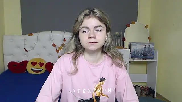 Snapshot of TinaRedly chatting on November 22, 12:15 pm TinaRedly online show from November 22, 12:15 pm