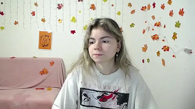 Snapshot of TinaRedly chatting on November 28, 7:00 am TinaRedly online show from November 28, 7:00 am