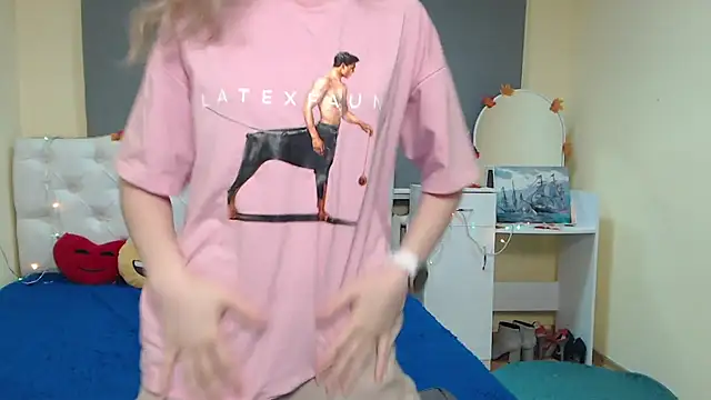 Snapshot of TinaRedly chatting on November 29, 6:33 pm TinaRedly online show from November 29, 6:33 pm