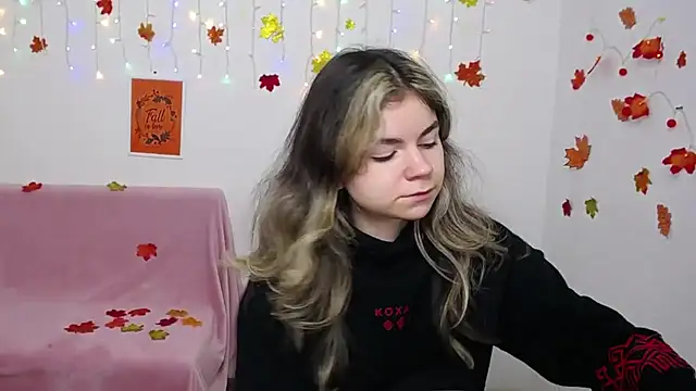 Snapshot of TinaRedly chatting on December 2, 6:36 pm TinaRedly online show from December 2, 6:36 pm