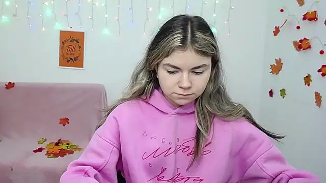 Snapshot of TinaRedly chatting on December 3, 6:39 pm TinaRedly online show from December 3, 6:39 pm