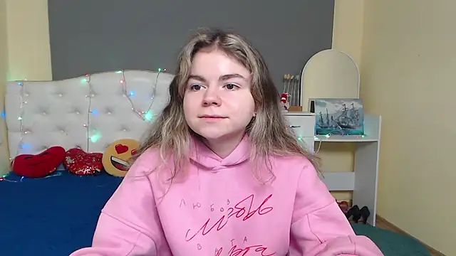 Snapshot of TinaRedly chatting on December 4, 6:49 pm TinaRedly online show from December 4, 6:49 pm