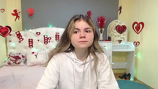 TinaRedly online show from February 15, 6:15 pm