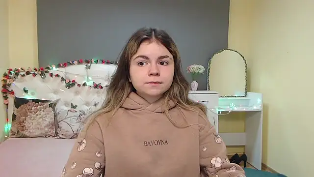 TinaRedly online show from March 21, 6:44 pm