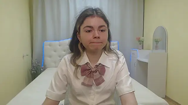 Snapshot of TinaRedly chatting on July 2, 5:41 pm TinaRedly online show from July 2, 5:41 pm