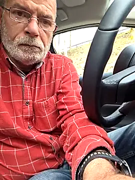 bottomhairy online show from April 16, 10:05 am