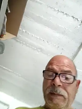 bottomhairy online show from May 6, 11:48 am