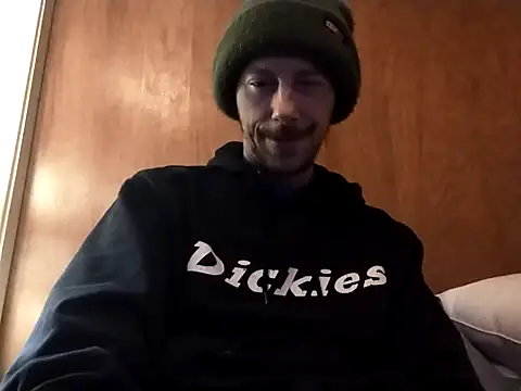 Snapshot of elmerfuddin87 chatting on December 3, 3:47 am elmerfuddin87 online show from December 3, 3:47 am