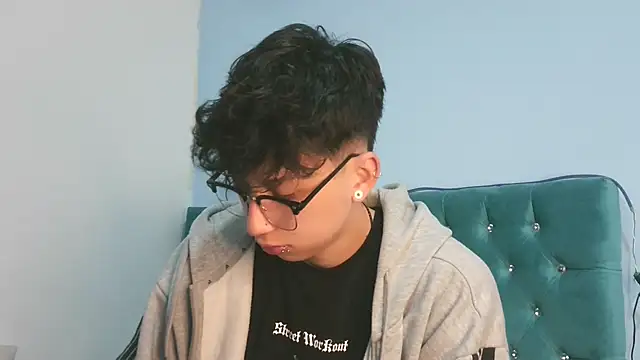  Thomas hot  online show from April 14, 4:29 am