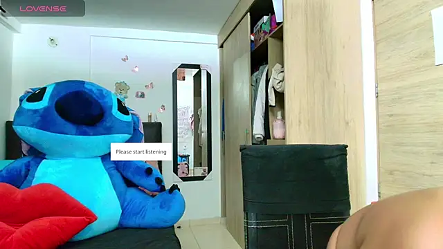 megan collins96 online show from April 21, 9:06 pm