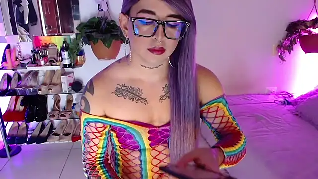 Snapshot of Laveneno_ortiz07 chatting on May 1, 11:42 pm Laveneno ortiz07 online show from May 1, 11:42 pm