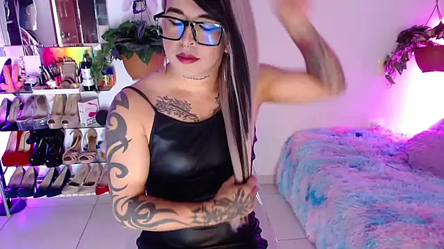 Snapshot of Laveneno_ortiz07 chatting on May 12, 12:08 am Laveneno ortiz07 online show from May 12, 12:08 am