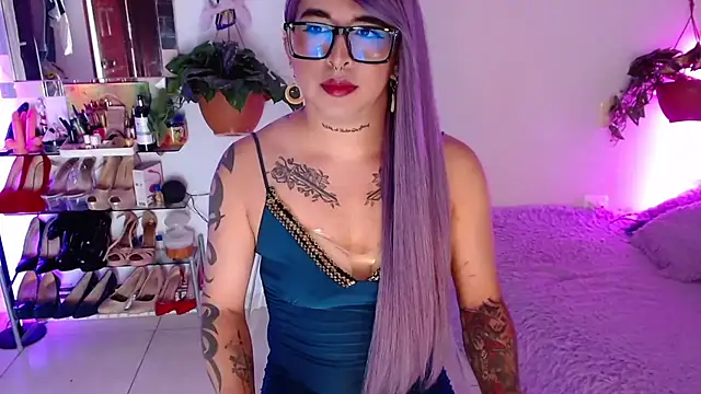 Snapshot of Laveneno_ortiz07 chatting on June 3, 11:32 pm Laveneno ortiz07 online show from June 3, 11:32 pm