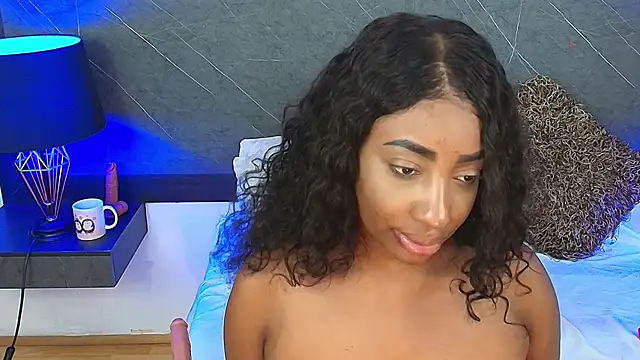 Snapshot of charlottebrowns_ chatting on February 14, 6:40 pm charlottebrowns  online show from February 14, 6:40 pm