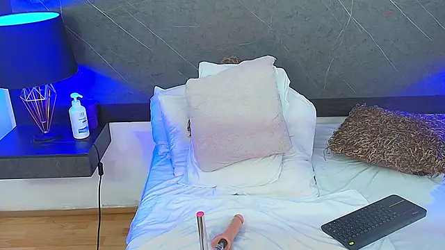 Snapshot of charlottebrowns_ chatting on February 20, 6:46 pm charlottebrowns  online show from February 20, 6:46 pm